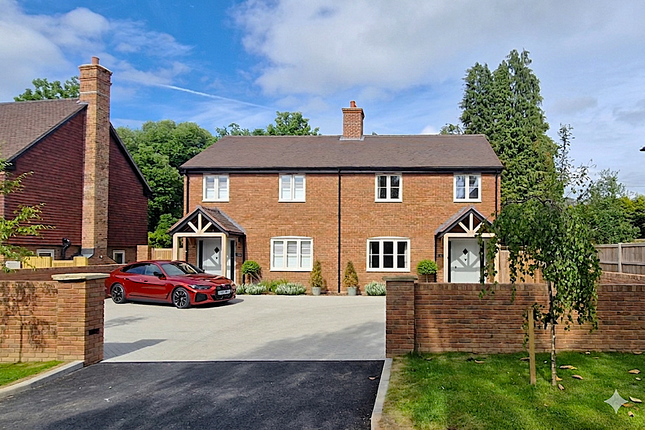 2-bed house on Cob Cottage, 2 Paddock Grove, Effingham, £650,000