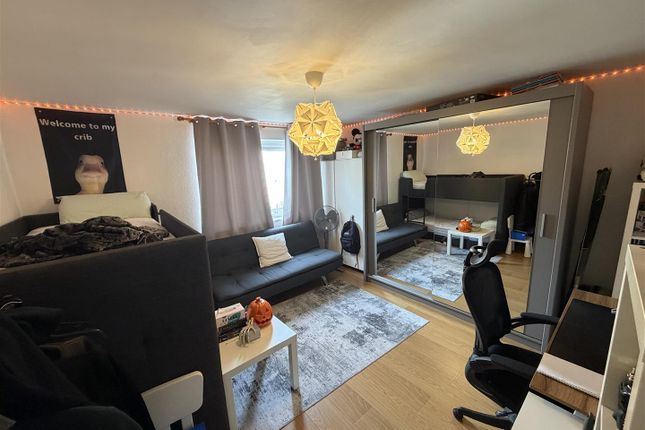 90, Mintern Close, Palmers Green photo 4