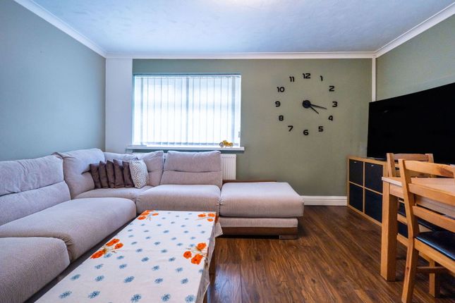 17, Dylan Drive, Caerphilly photo 3