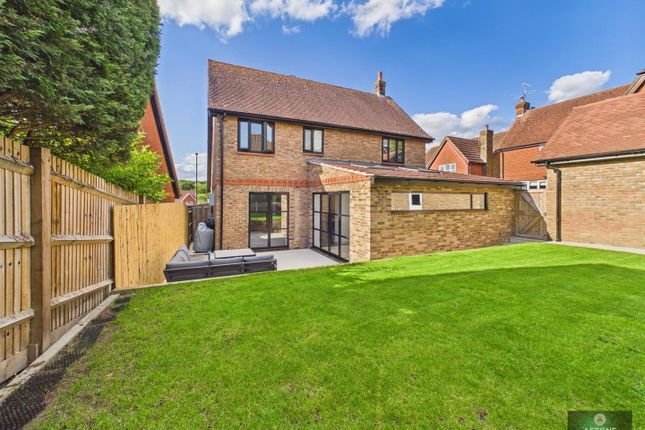 13, Gregory Close, Crawley photo 4