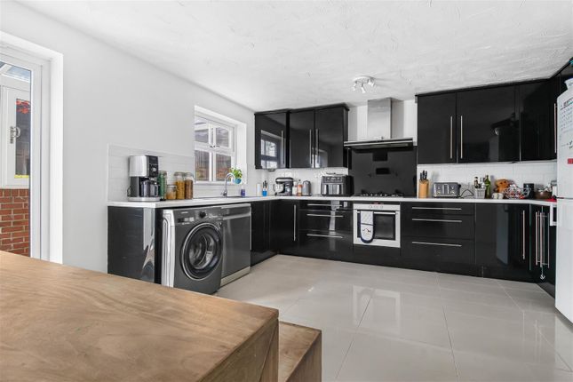 7, Howard Close, Haverhill photo 3