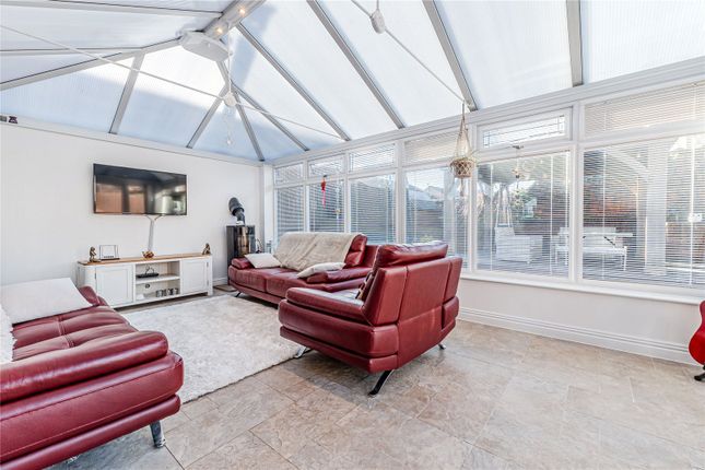9, Chestnut View, Leeds photo 3