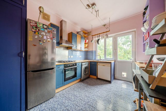 25B,, Carholme Road, London photo 4