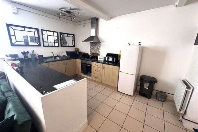 Basement Flat, 88, Main Street, Pembrokeshire photo 4