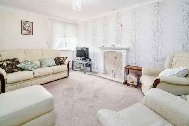 Lounge/Bedroom Two