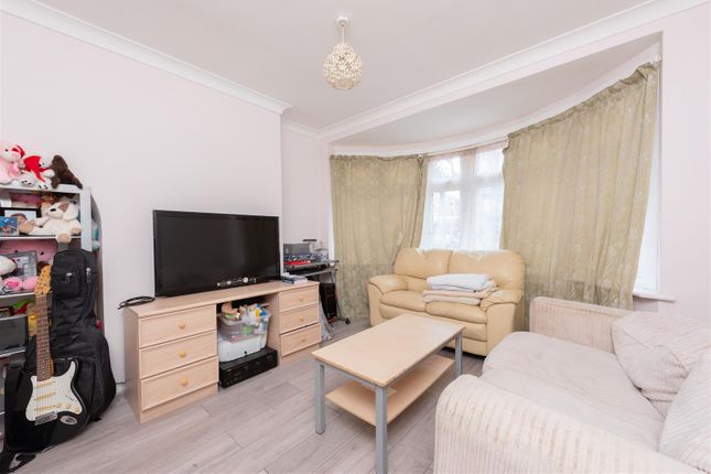 Terraced house for sale in London Road, Isleworth