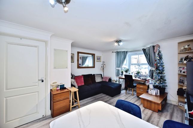 6, Edelin Road, Kent photo 4