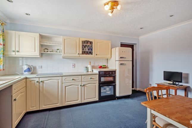 23, Springfield Drive, Nottingham photo 2