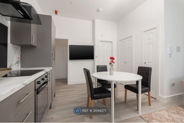 Flat, Argyle St, Birkenhead photo 4