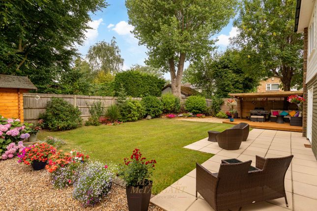 5 Artel Croft, Crawley photo 4