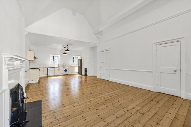 Sundial House, Flat 3, 108 - 114 Kensington High Street, Kensington photo 4