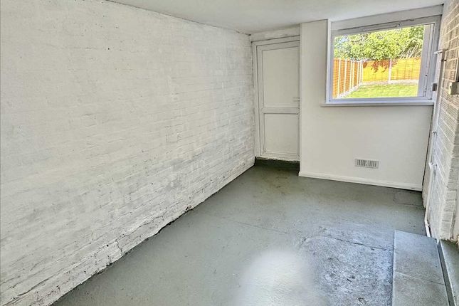 24, Lichwood Road, Wednesfield photo 5