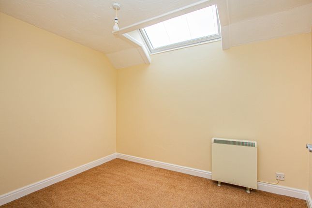 30c, High Street, Irthlingborough photo 4