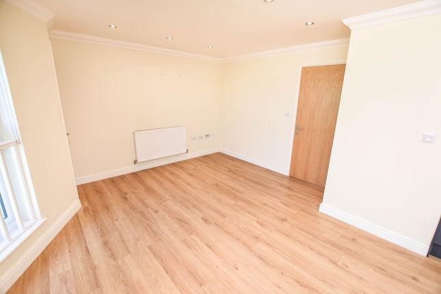 6 Willow Court, Stanford-Le-Hope photo 4