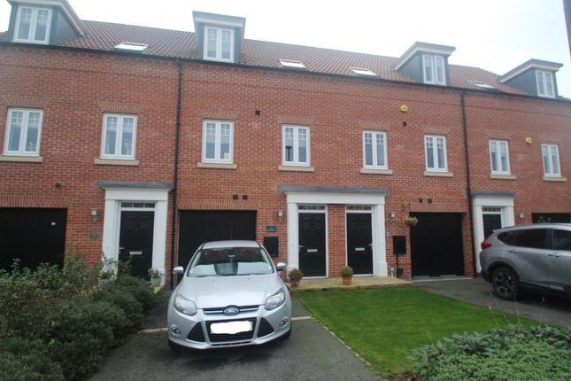 Town house to rent in Larch Close, Knaresborough