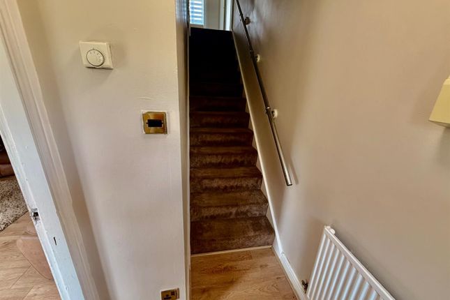 5, Simkin Way, Oldham photo 2