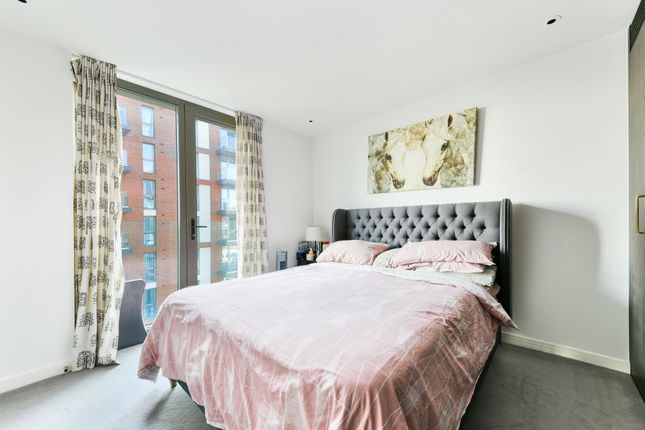 Flat to rent in Orwell Building, West Hampstead, London