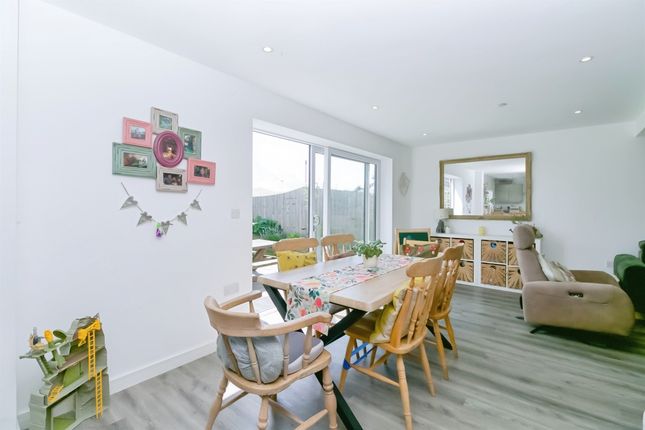 Ty Newydd House, Cowbridge Road, Barry photo 4