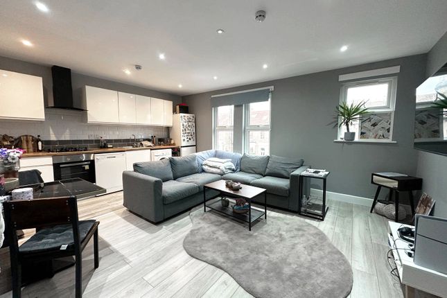 2-bed flat on 2b Ringstead Road, £400,000