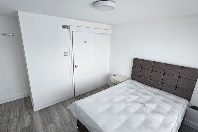 Room 4, 7, Rambler Close, Taplow photo 2