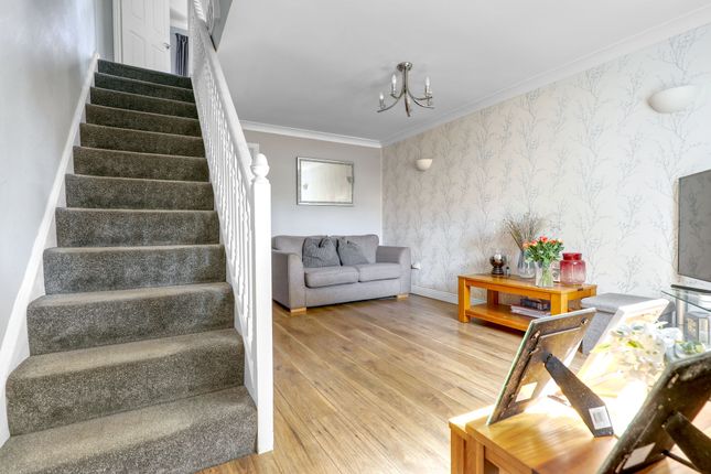 7 Jacksons Drive, Waltham Cross photo 4