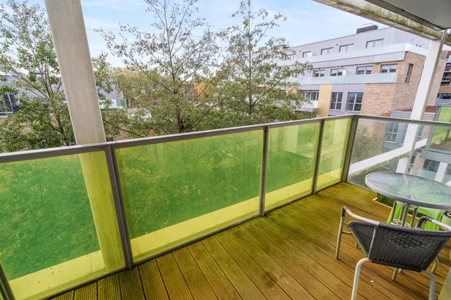 Flat for sale in Blake Apartments, New River Village, Hornsey