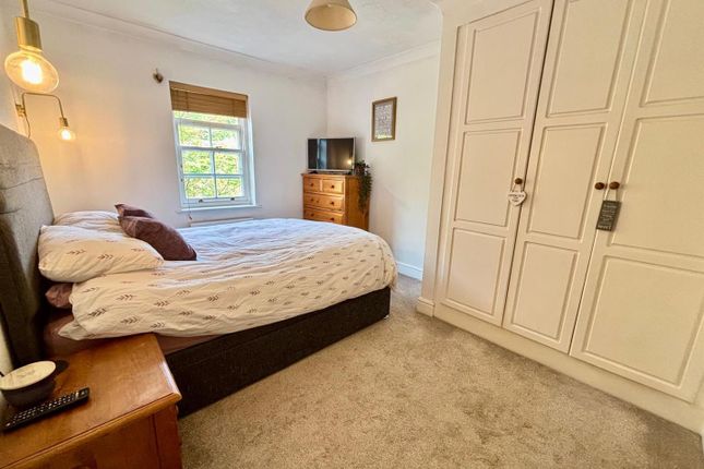 18, Townside Place, Camberley photo 4