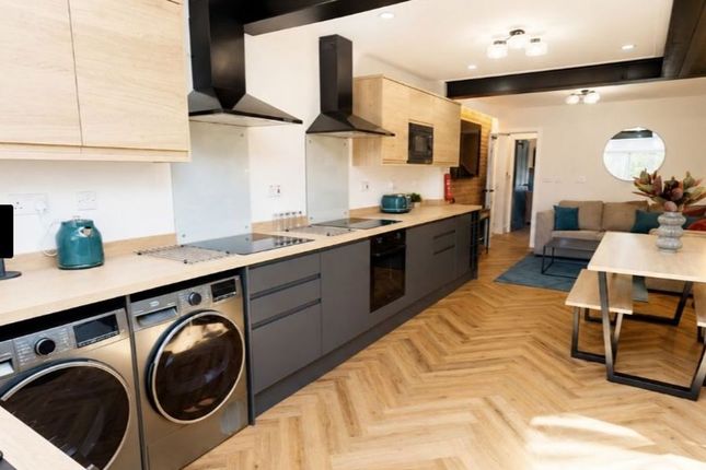 5-bed house on 12, Dawlish Road, Birmingham, £3,575/mo