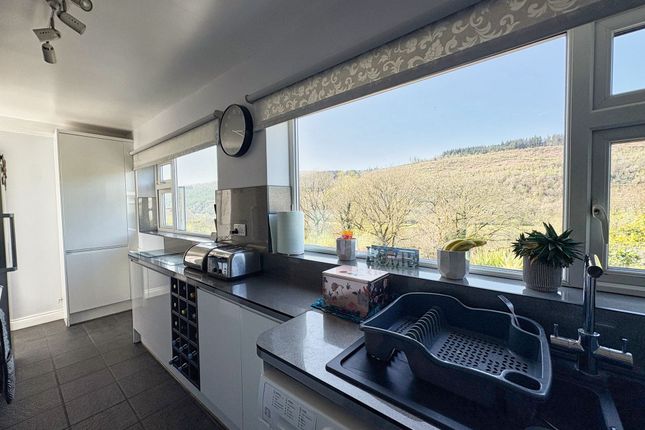 20 Lletty Dafydd, Neath photo 3