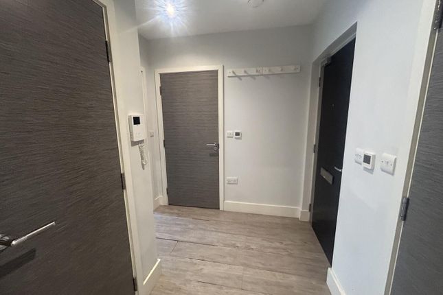 Flat 15, 221, Marsh Road, Pinner photo 2