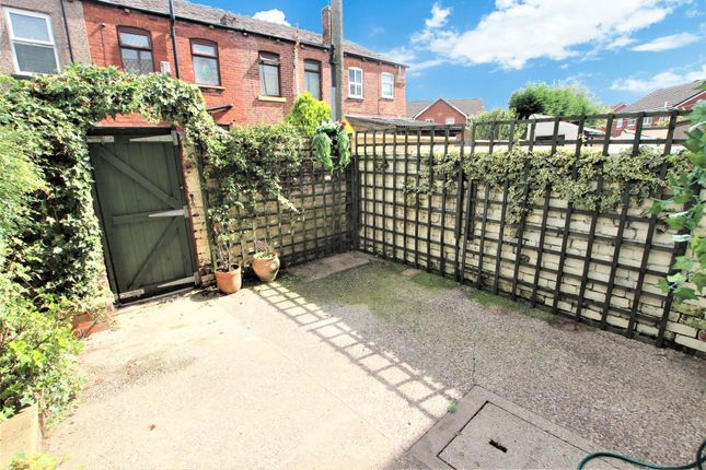 Terraced house to rent in Oak Street, Leigh