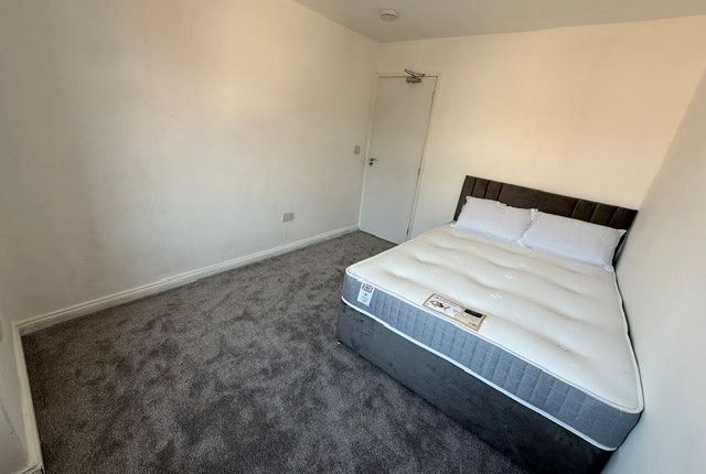 Room 2, Crewe photo 2