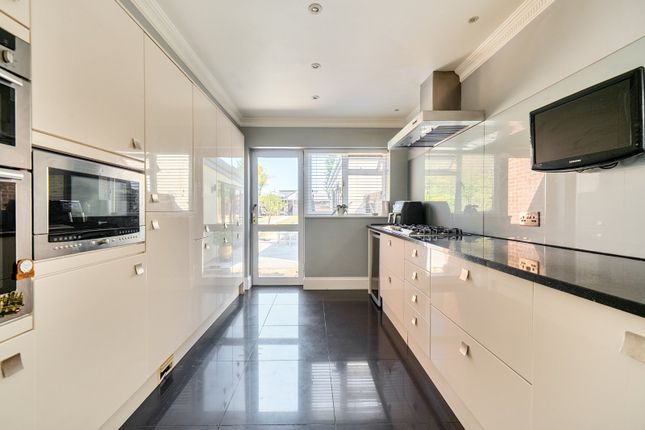 27, Orchard Avenue, Berkshire photo 4