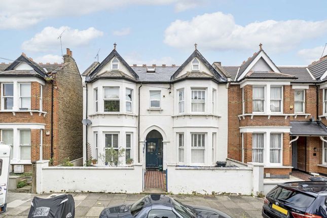 Thumbnail Flat to rent in Grafton Road, London