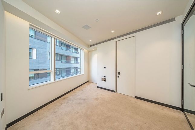 17 Sandringham House, Earls Way, London photo 5