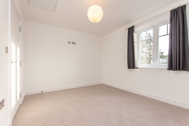 Schreiber Grange, Stratford Road, Watford photo 4