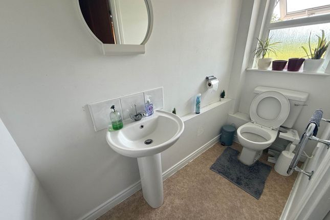 23, Maple Court, Erith photo 3