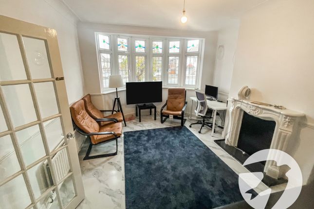 888, Sidcup Road, London photo 3