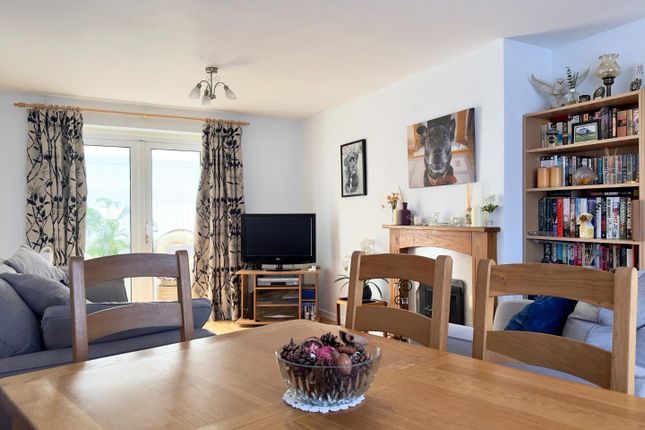 25, Willow Close, Penarth photo 3