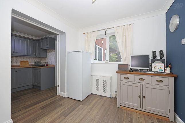 6, Wetherby Close, Stoke-on-trent photo 4