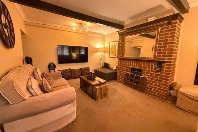 45, Hunters Grove, Greater London photo 3