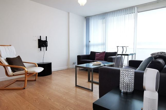Flat to rent in Bow Sprit Point, London
