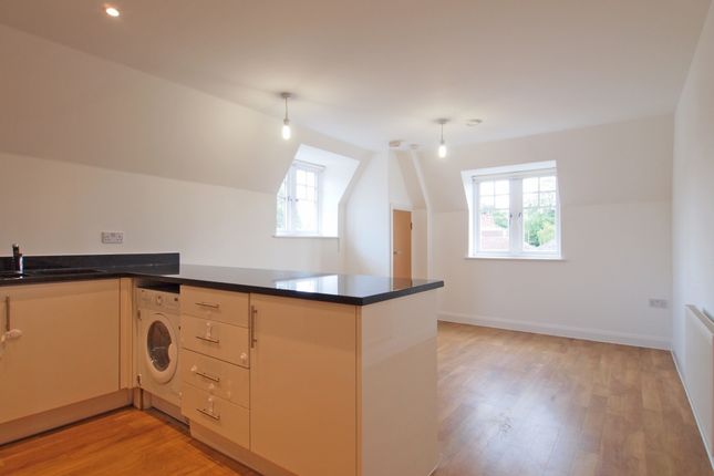 Flat to rent in Mercury House, Ewell Village, Surrey KT171Sn