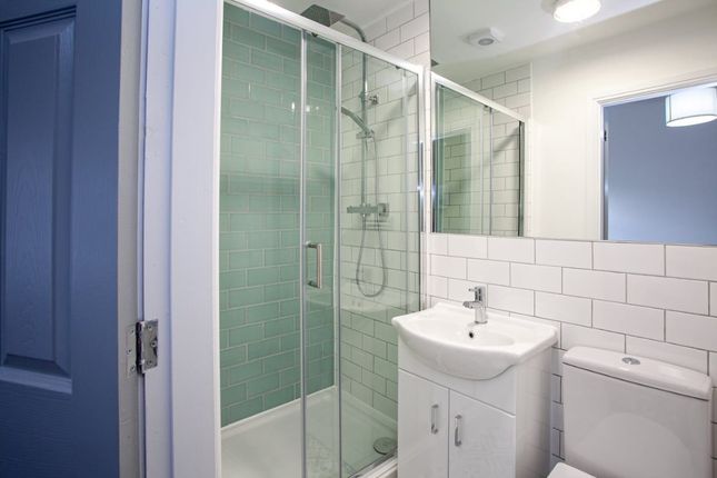Room 2, 2, Monmouth Avenue, Bury photo 3
