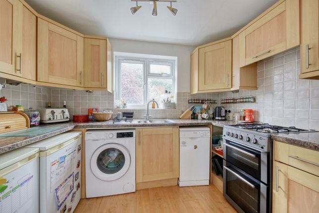 Flat 2 10, Cedars Road, Kingston Upon Thames photo 4