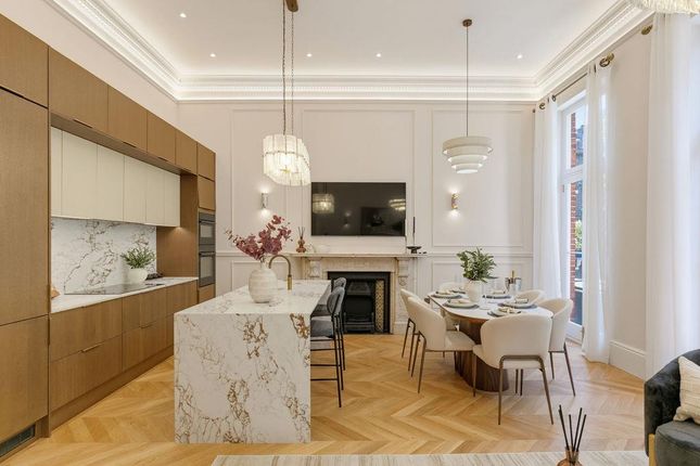 Flat 3, 19, Nevern Square, London photo 3