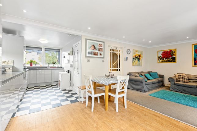 120, Craigmount Avenue North, Edinburgh photo 4