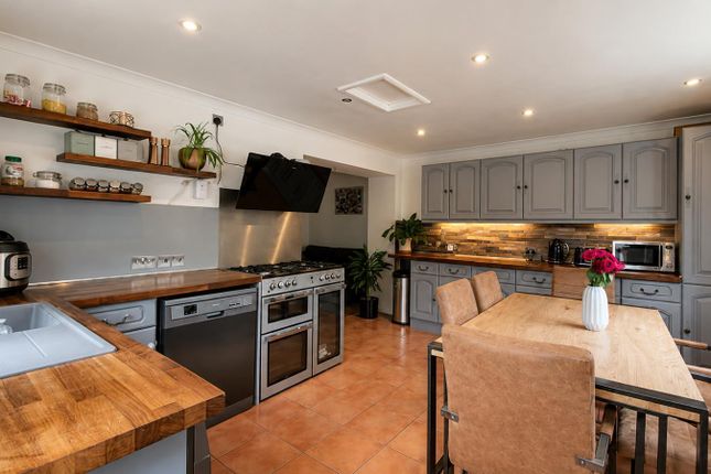 38, Stretton Crescent, Leamington Spa photo 3