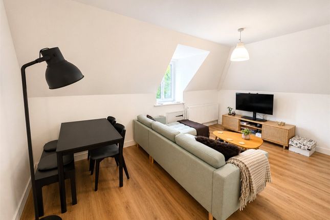 The Flat, St Lawrence House, 2, Barnes Close, Winchester photo 3