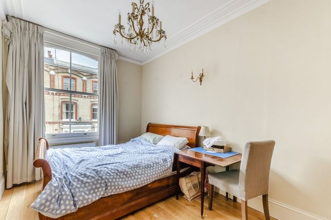 1-bed flat on Cheniston Gardens, Kensington, £3,000/mo